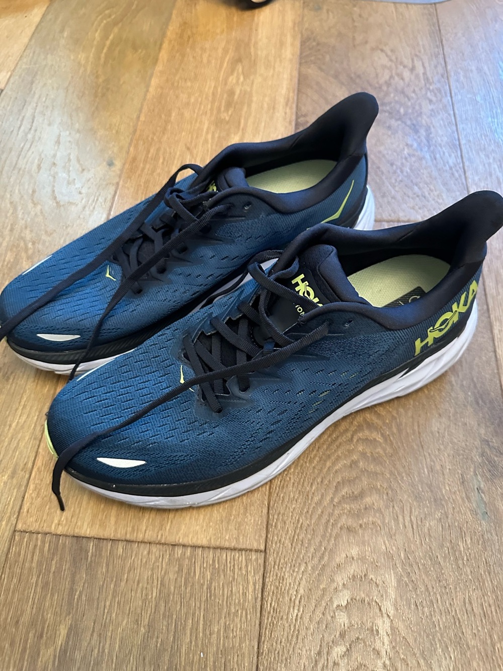 HOKA Men's Clifton 8 shoes sz 10.5